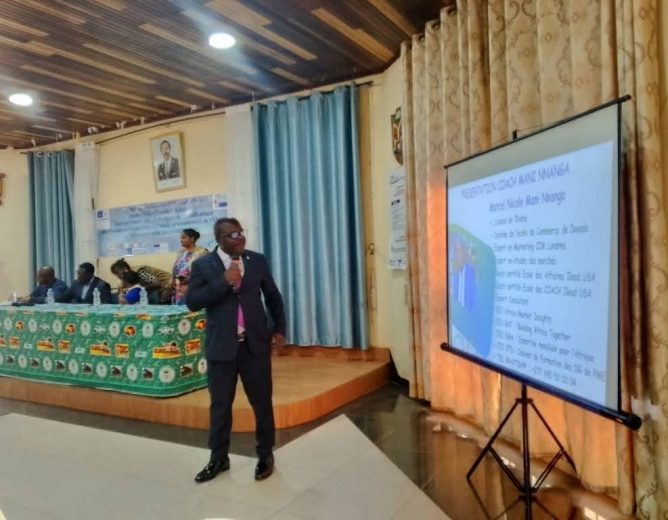 Séminaire sur des techniques entrepreneuriales à Yaoundé IV
